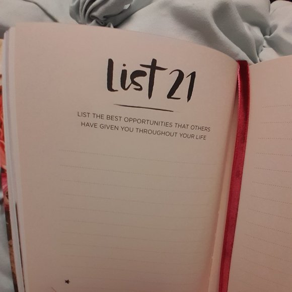 New Book 52 Lists for Happiness Weekly Journal by Moorea Seal 💫 - Picture 4 of 7